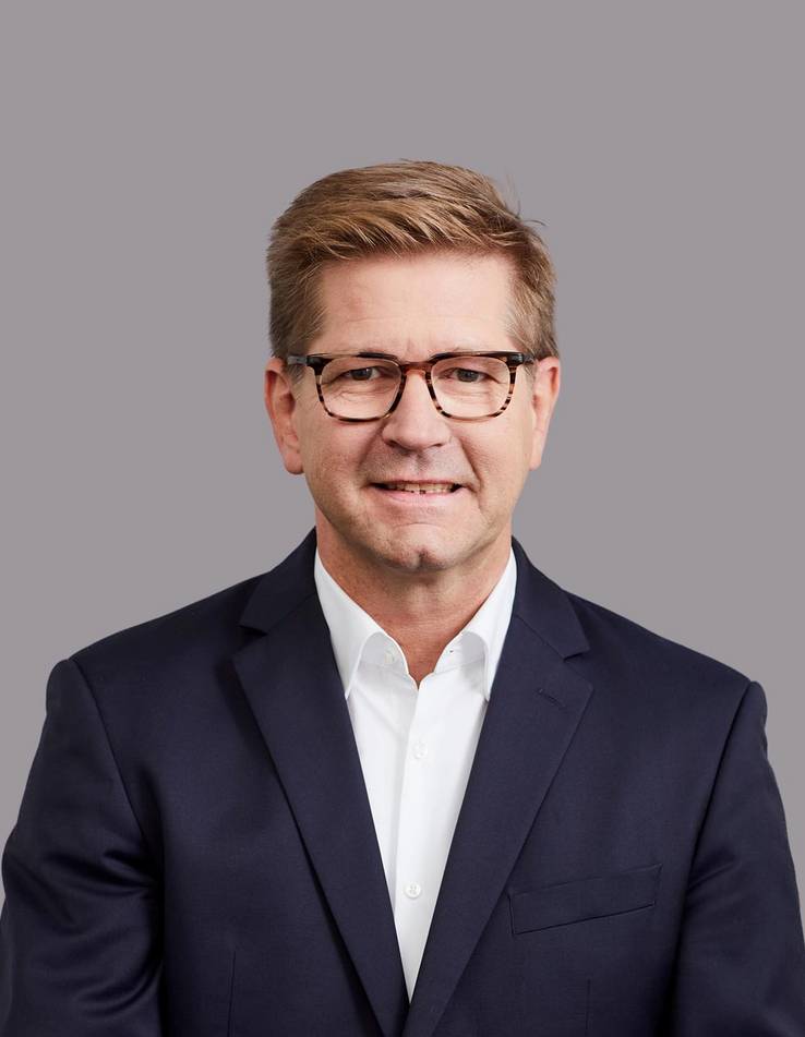 Bernd Schewior, Vicepresidente senior de Professional Services Global