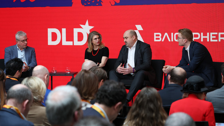 Foto de Sebastian Seitz (CEO de EPLAN) en la conferencia DLD en Hannover Messe
